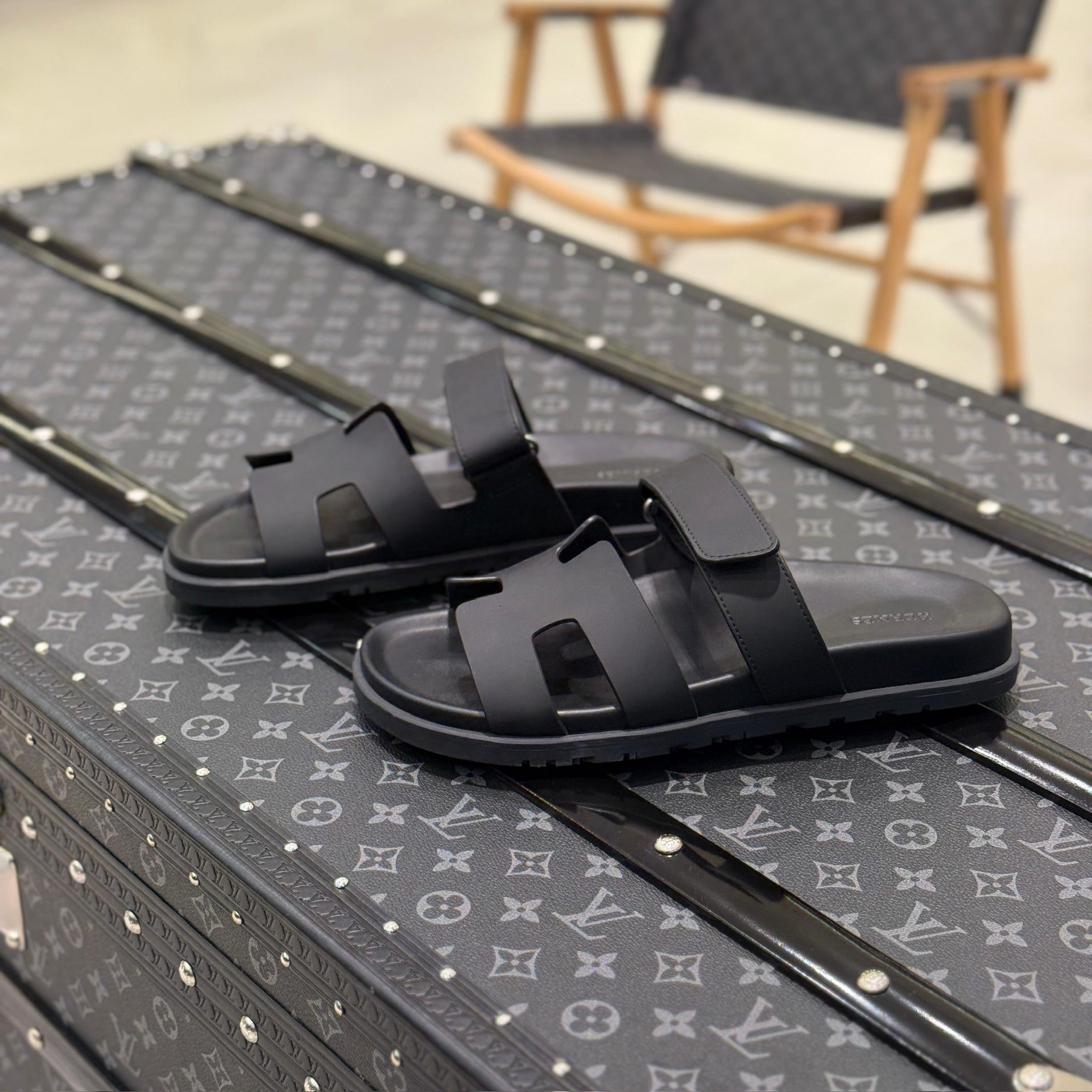 Black Chypre Sandal