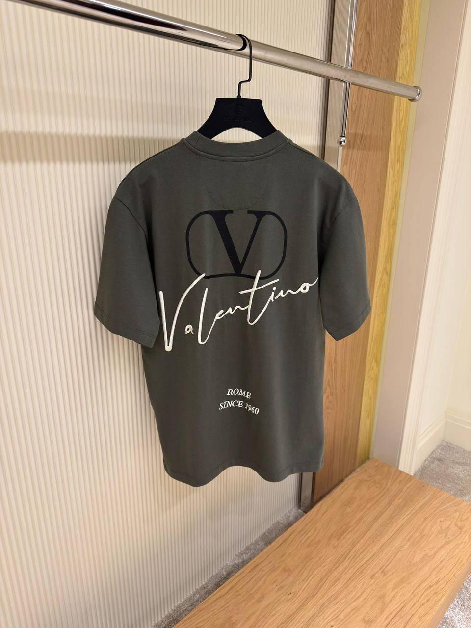 White VLogo Signature T-Shirt