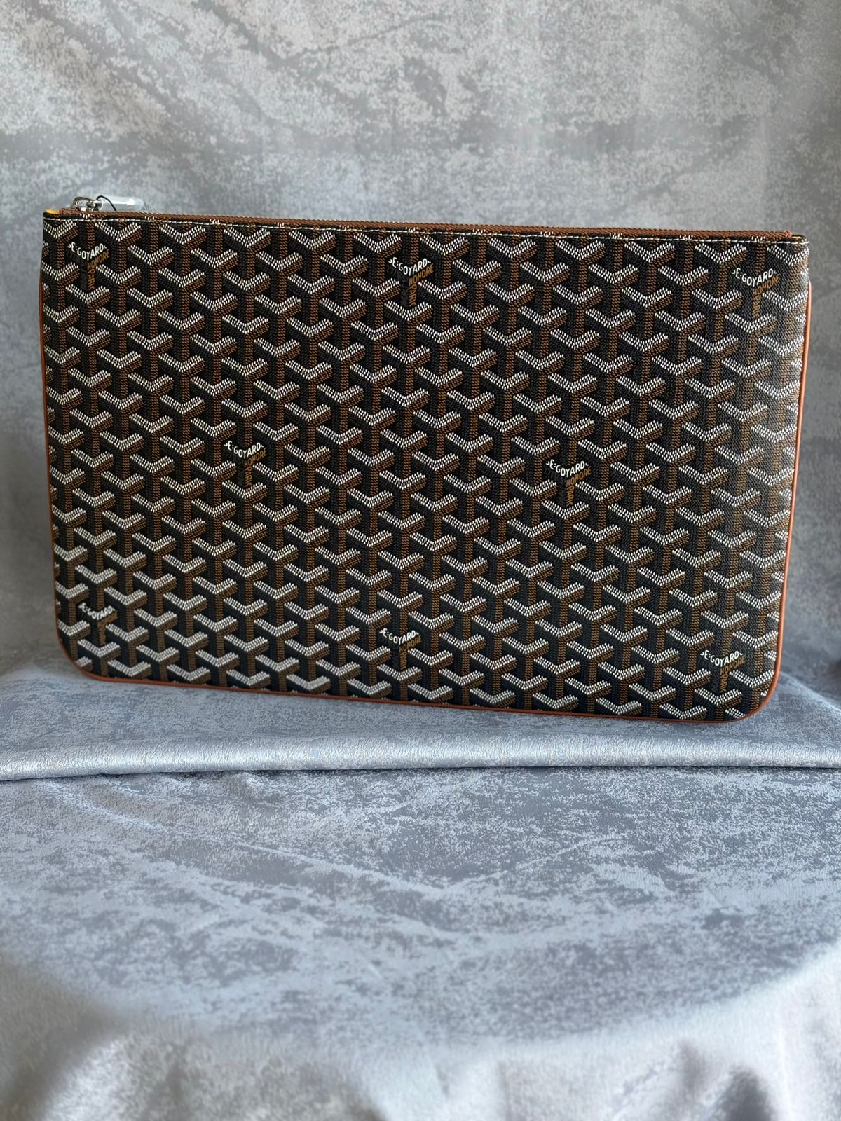 Green Senat Pouch