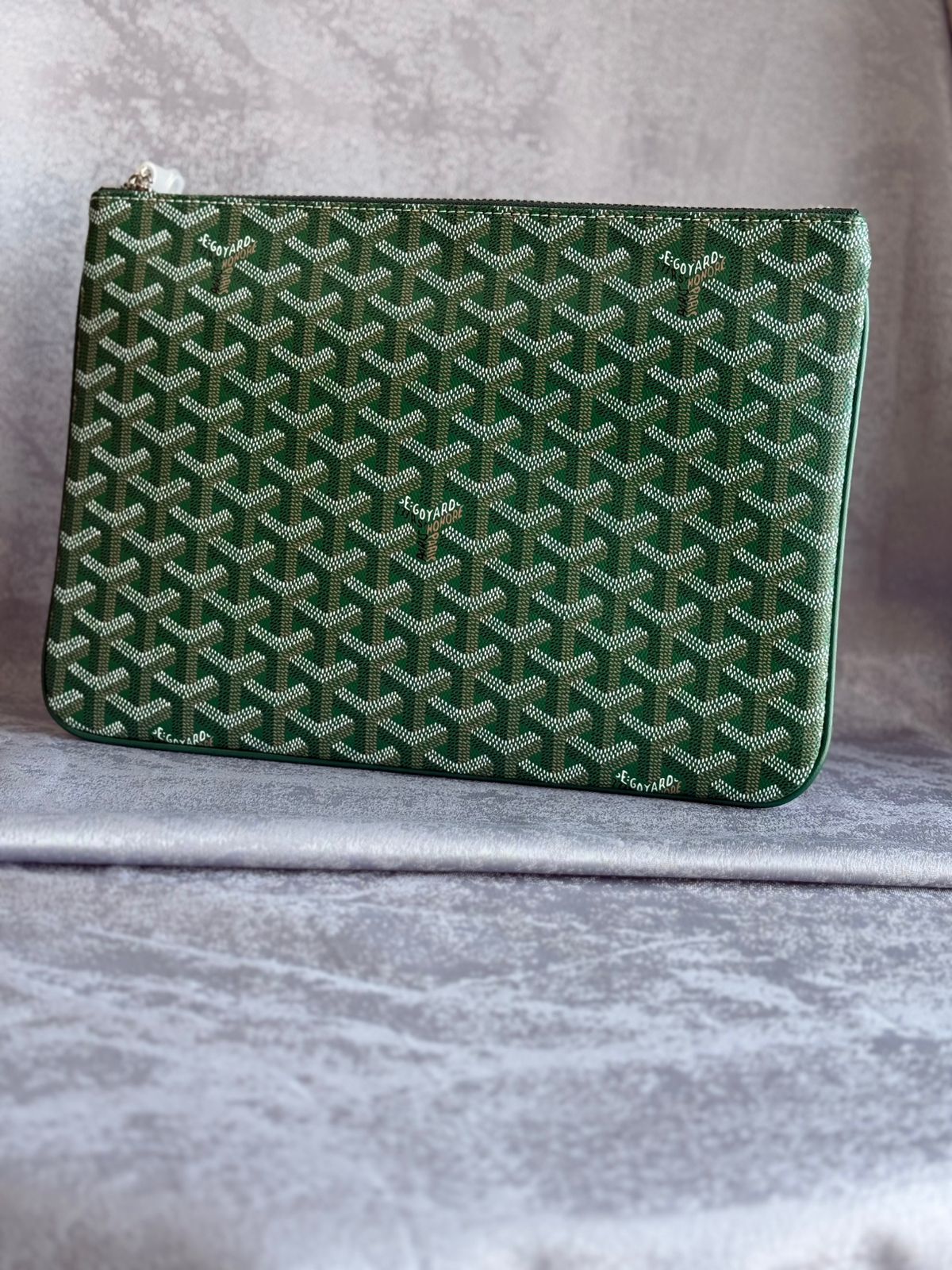 Red Senat Pouch